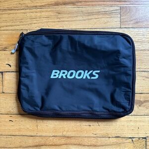 Brooks Black Travel zip Pouch NWT